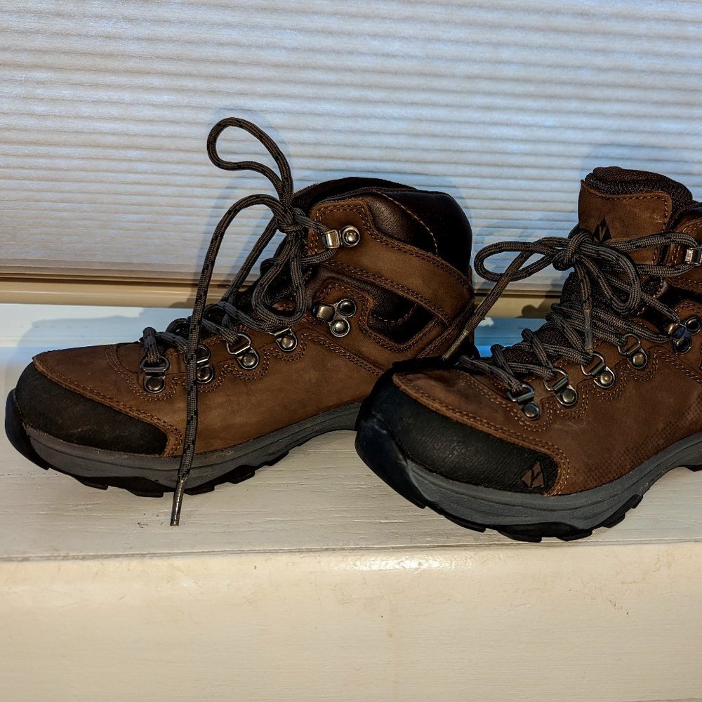 Kids Vasque Hiking Boots - Size 3 - Only warn a few times